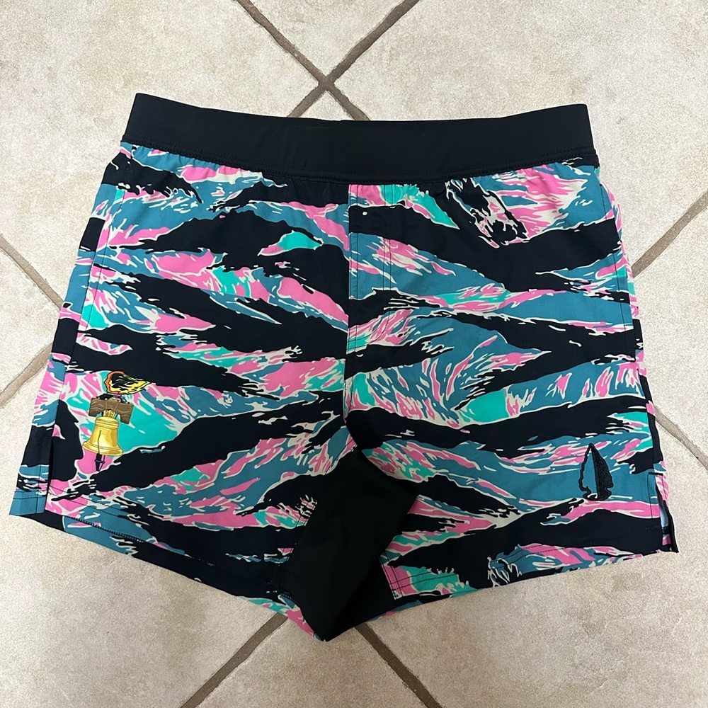 TACHUNTFISH ATHLETIC SHORTS CAMO MENS LARGE